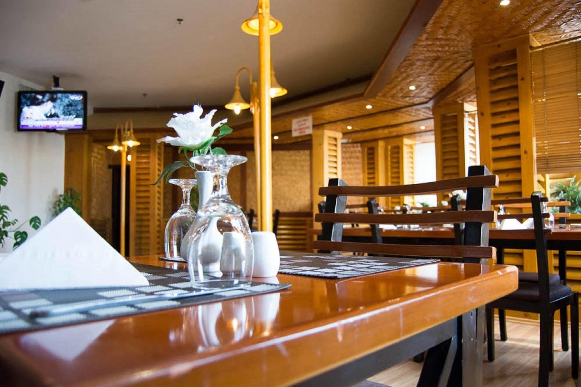 Happy Days Hotel Al-Manamah Bagian luar foto