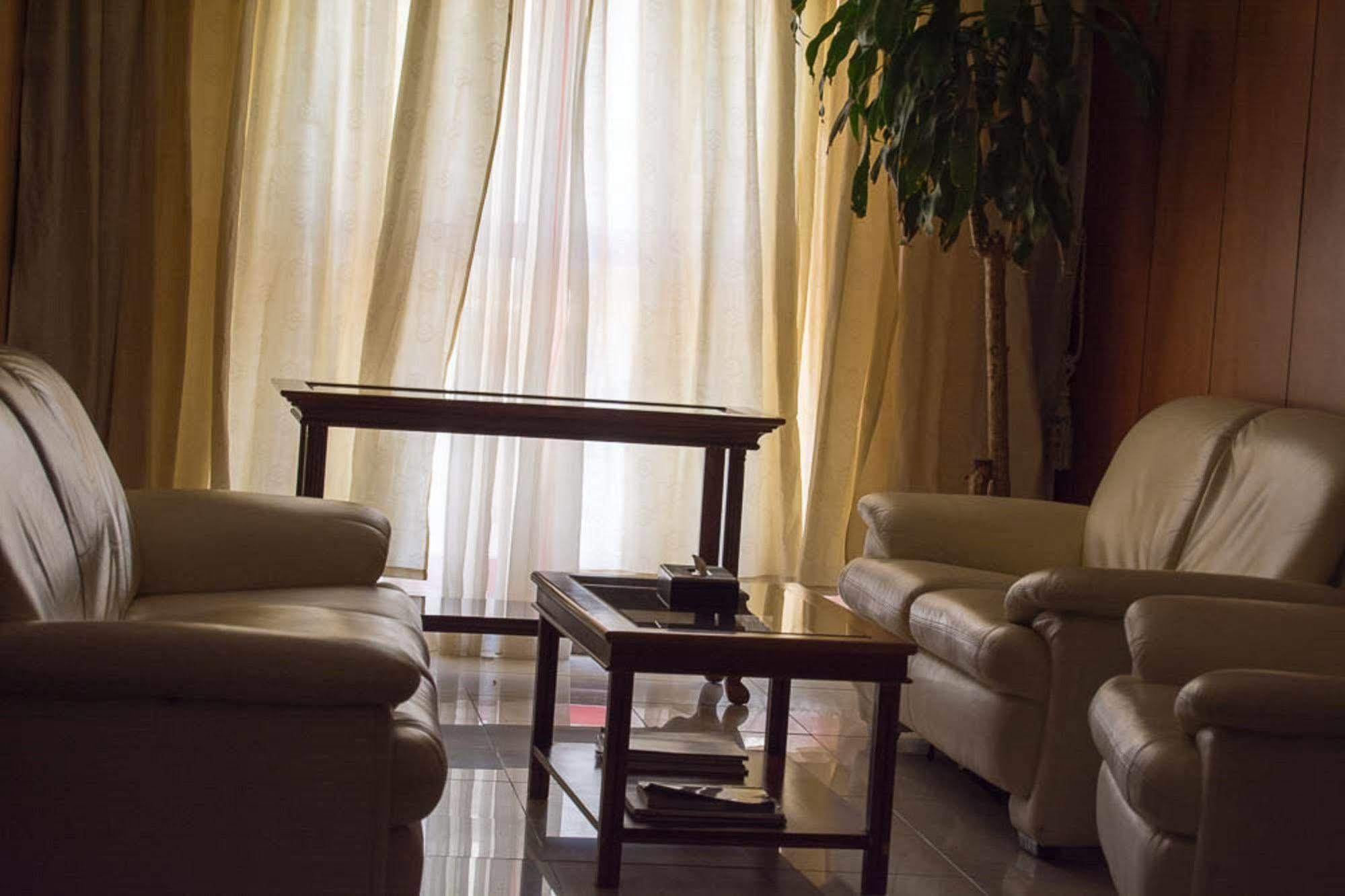Happy Days Hotel Al-Manamah Bagian luar foto