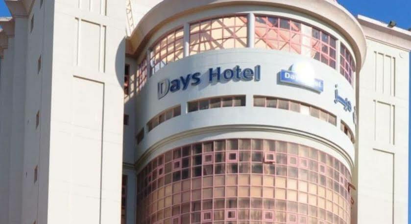 Happy Days Hotel Al-Manamah Bagian luar foto